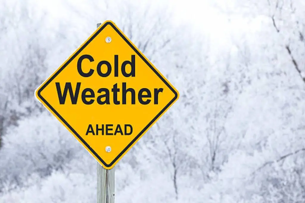 close crawl space vents in winter save on utility bills